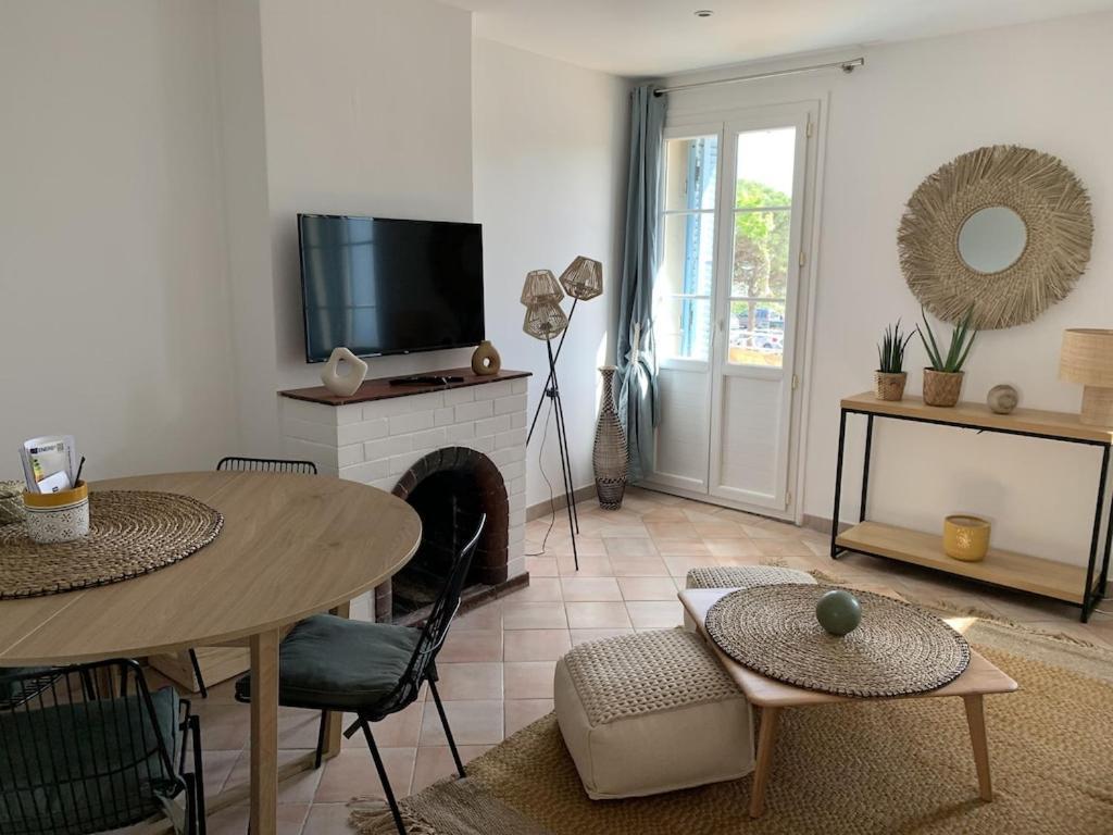 Maison De Village Renovee Avec Vue Mer Exceptionnelle سانت ماكسيم المظهر الخارجي الصورة